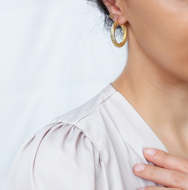 Flora Gold Hoops